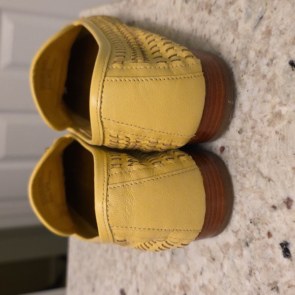 Tory Burch Yellow Woven Flats with Gold Detail - Picture 3 of 9